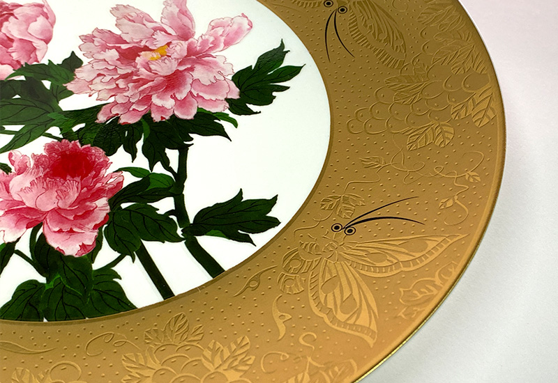 D50金彩蝴蝶牡丹瓷盤